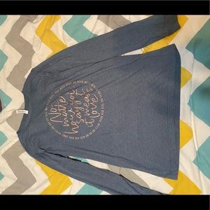 Blue long sleeved mom love tee. Sz m